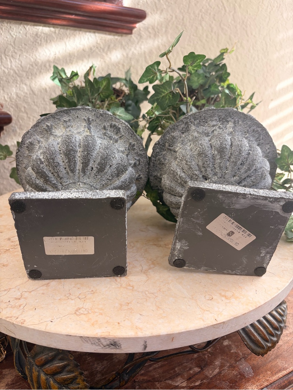 Artificial English Ivy Topiary in Stone-Effect Urn - Green - Picture 2 of 8